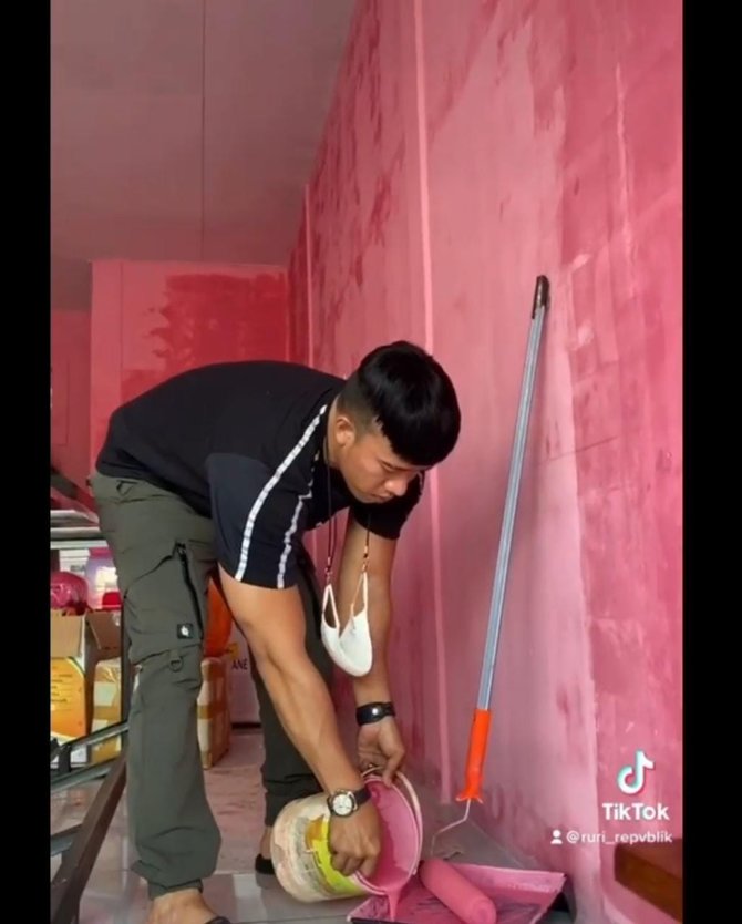 6 Potret Ruri Repvblik buka kedai minuman kekinian, tuai sorotan