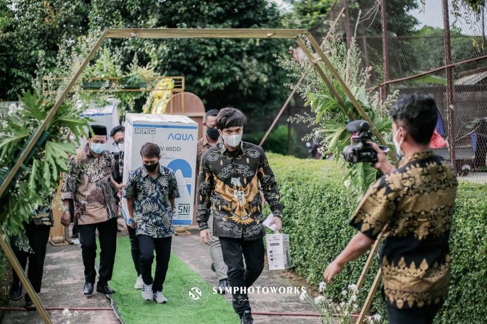 Gaya 5 seleb hadiri pernikahan karyawannya, Ashanty curi perhatian