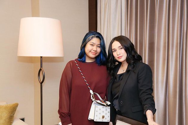 Potret 10 presenter cantik dan putrinya yang remaja, bak kakak adik