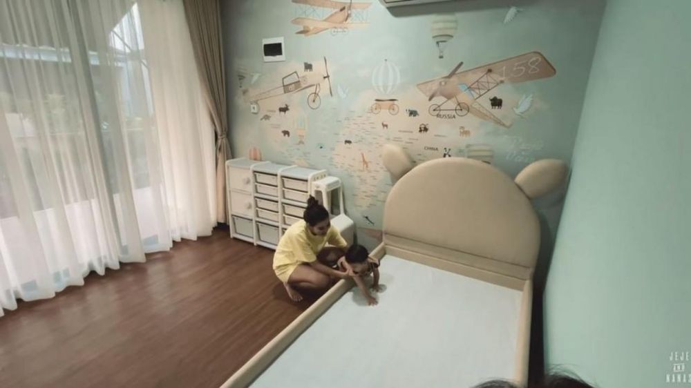 Potret kamar tidur 7 anak pesinetron, ada yang bertema hutan