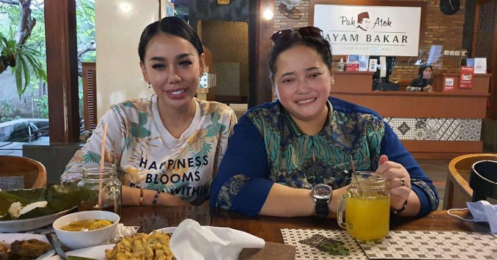 7 Ramalan kontroversi Mbak You, dari pesawat jatuh hingga kematiannya