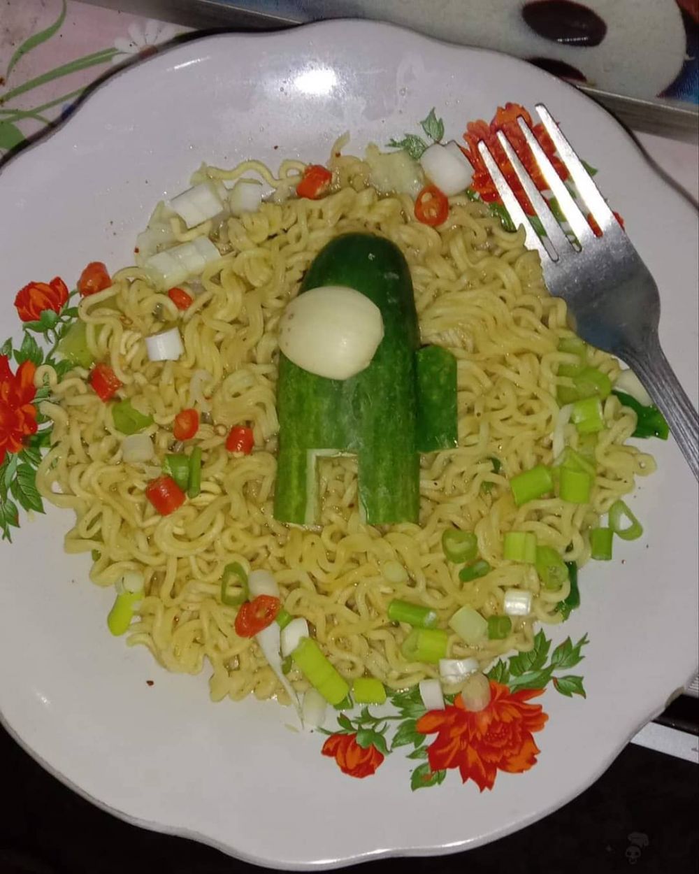 20 Potret lucu penampakan mi rebus ala warganet, absurd abis