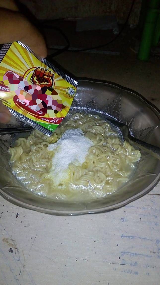 20 Potret lucu penampakan mi rebus ala warganet, absurd abis