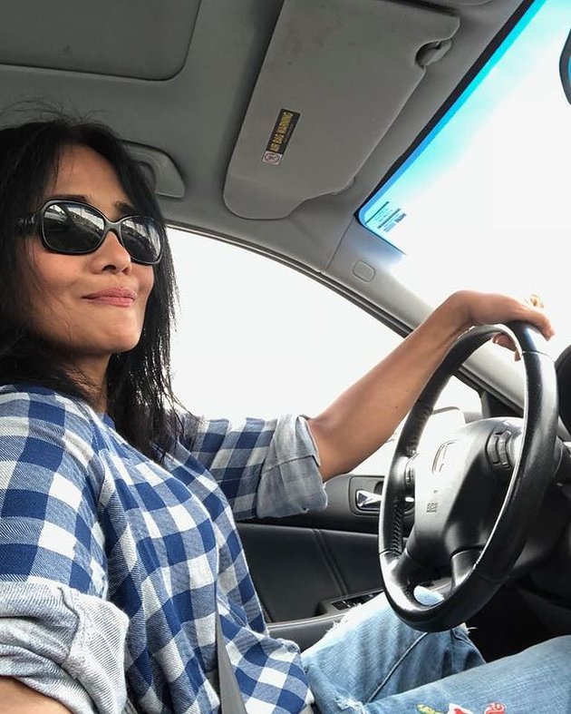 10 Potret Atiek CB mantan istri Ronny Sianturi, kini tinggal di USA