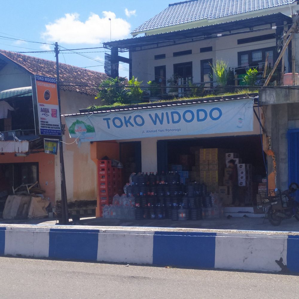 20 Nama lucu toko kelontong ini bikin pembeli nyengir pas belanja