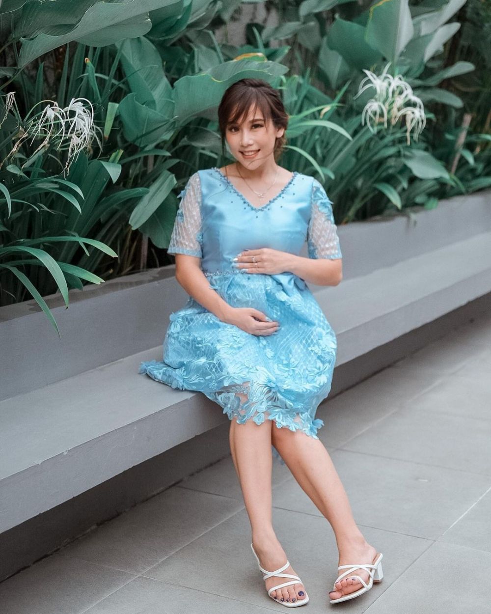 Hamil anak kedua, ini 10 potret Cherly eks Cherrybelle pamer baby bump