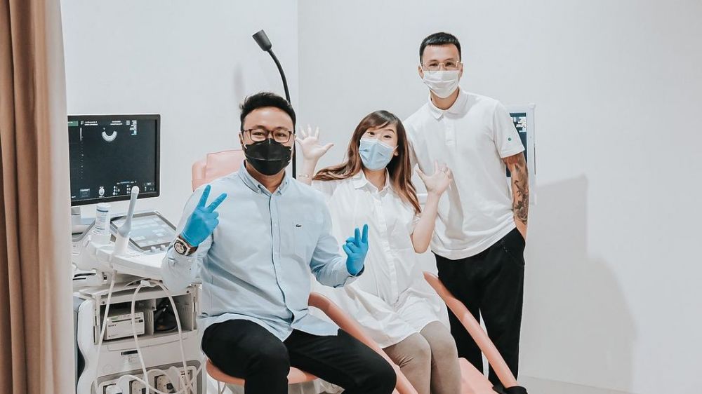 Hamil anak kedua, ini 10 potret Cherly eks Cherrybelle pamer baby bump