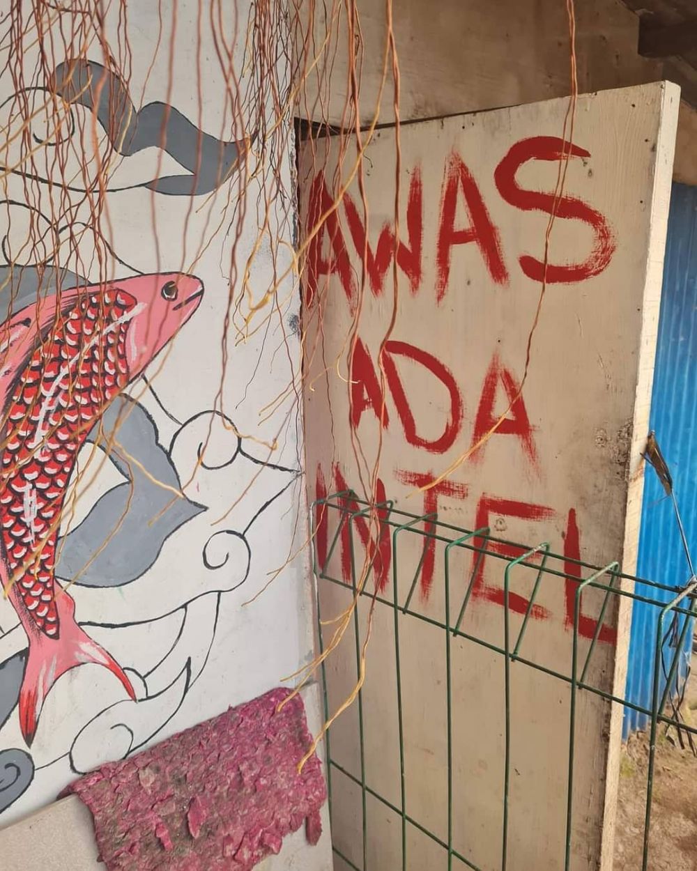 10 Papan peringatan salah desain ini bikin yang baca auto bingung