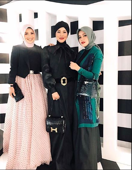 8 Beda gaya seleb saat hadiri acara brand Hermes, Cinta Laura disorot