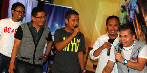 5 Potret Iang Darmawan, sosok Harmoko dalam film Di Balik 98