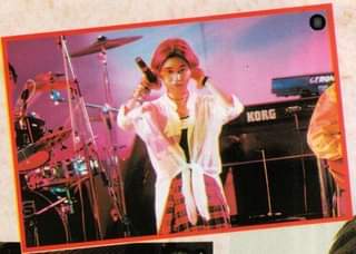 10 Potret kenangan aksi panggung Nike Ardilla yang bikin fans rindu