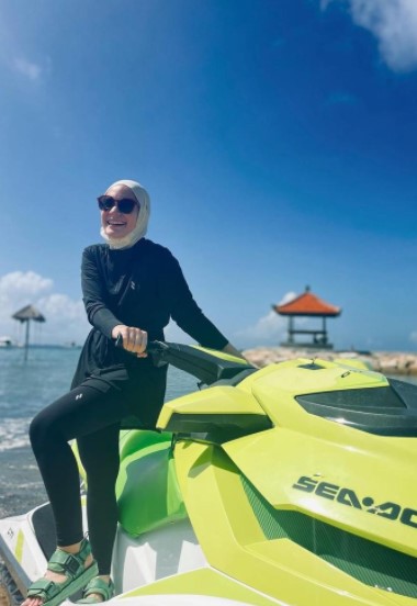 7 Momen liburan Arya Saloka & keluarga di Bali, Putri Anne tampil kece