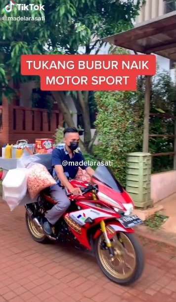 Viral potret tukang bubur ayam jualan naik motor sport, curi perhatian