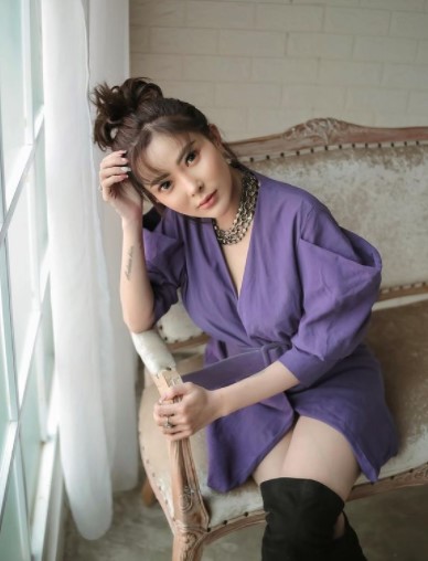 8 Pesona Ayu Aulia, model yang jalani pemotretan bareng Vicky Prasetyo