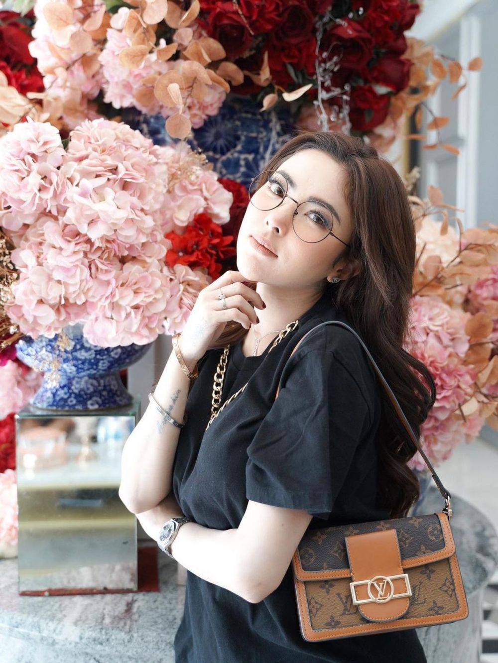 8 Pesona Ayu Aulia, model yang jalani pemotretan bareng Vicky Prasetyo