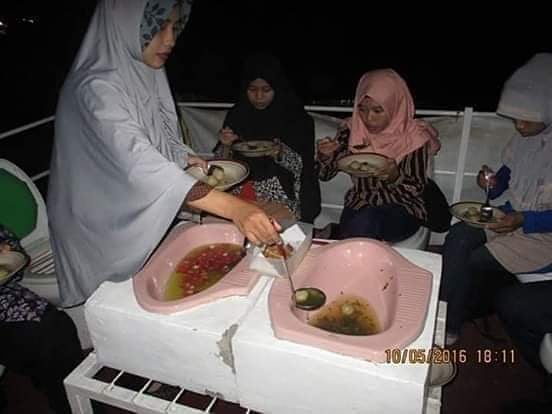 10 Momen lucu orang di tempat makan ini absurdnya bikin geleng kepala