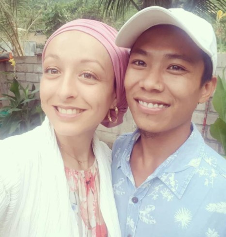 10 Potret terbaru pasangan bule Prancis dan pria Lombok, makin mesra