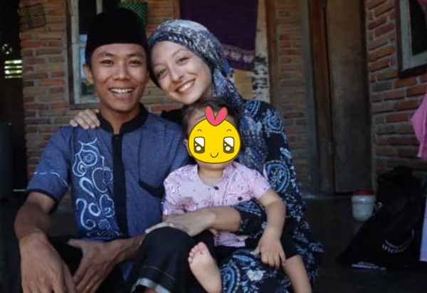 10 Potret terbaru pasangan bule Prancis dan pria Lombok, makin mesra