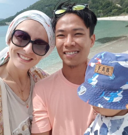 10 Potret terbaru pasangan bule Prancis dan pria Lombok, makin mesra