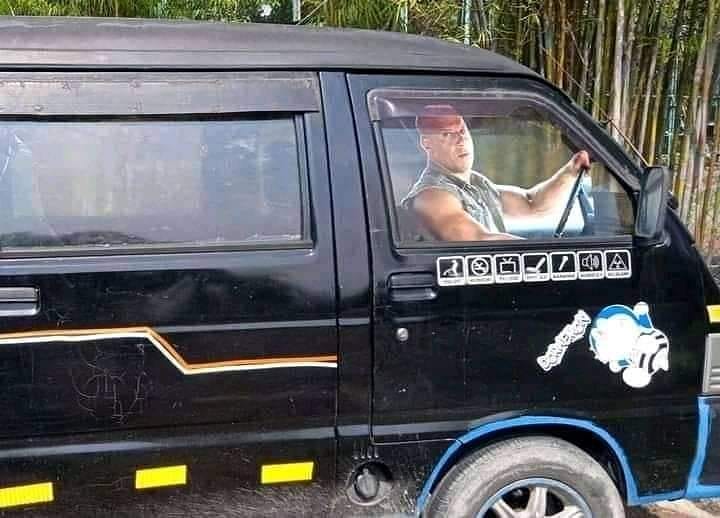 10 Potret lucu stiker di mobil ini bikin lihat dua kali