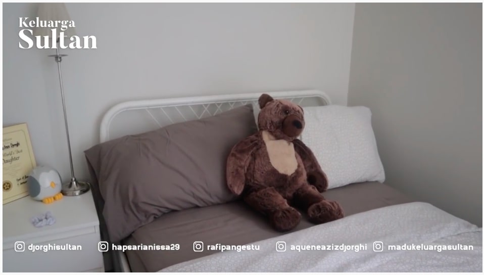 9 Potret kamar anak bungsu Sultan Djorghi, banyak koleksi manga