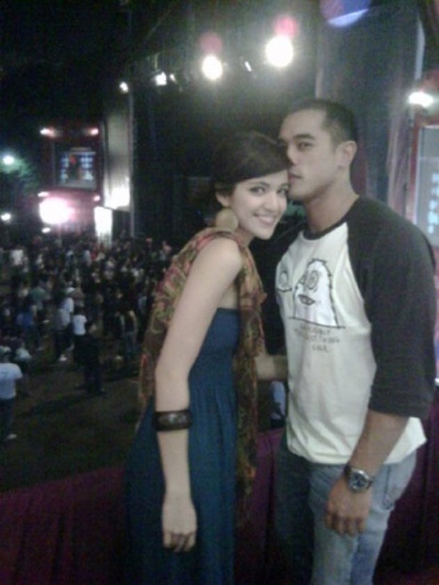 10 Potret lawas Nia Ramadhani dan Ardi Bakrie zaman pacaran, romantis