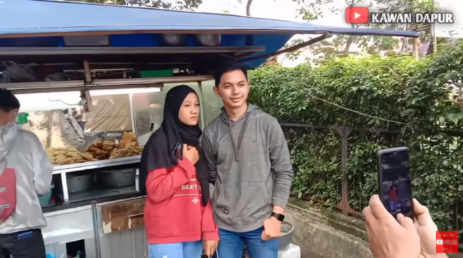 Kisah penjual gorengan raih omzet jutaan, dulu dihina kini jadi idola