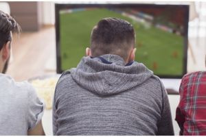 10 Camilan sehat ini cocok jadi teman nonton bola di rumah saja