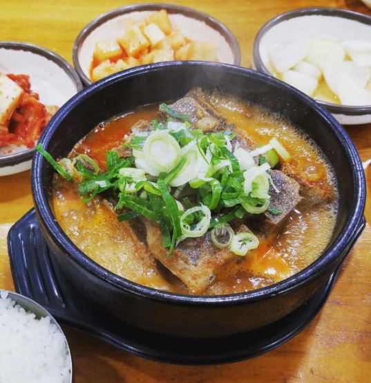 8 Makanan di drama Korea My Roommate Is a Gumiho, bikin lapar seketika