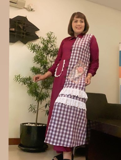 8 Potret terbaru Elly Sugigi ganti gaya rambut, dipuji bak ABG