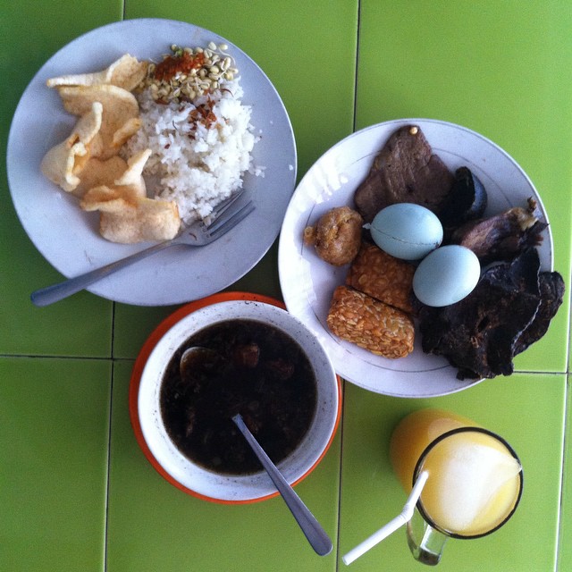 14 Makanan & minuman ini namanya serem abis, ada ayam rambut setan