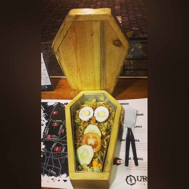 14 Makanan & minuman ini namanya serem abis, ada ayam rambut setan