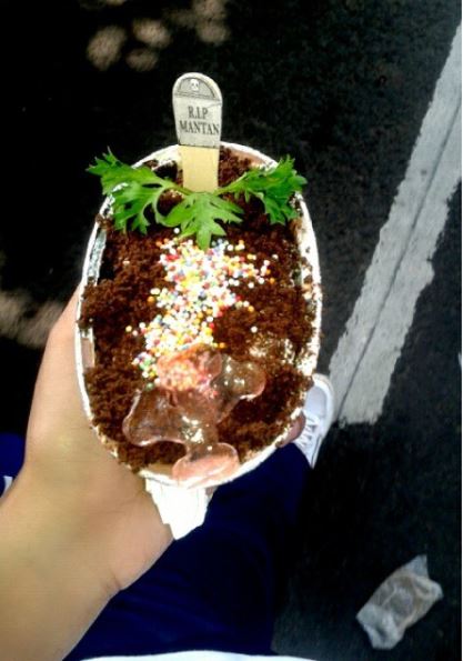 14 Makanan & minuman ini namanya serem abis, ada ayam rambut setan