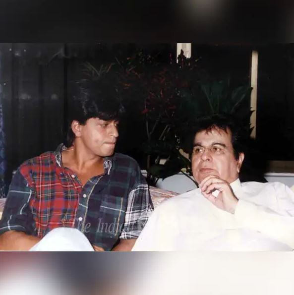 Kehilangan idola, ini 12 potret kenangan Shah Rukh Khan & Dilip Kumar 
