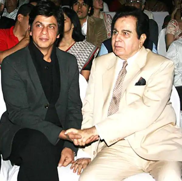 Kehilangan idola, ini 12 potret kenangan Shah Rukh Khan & Dilip Kumar 