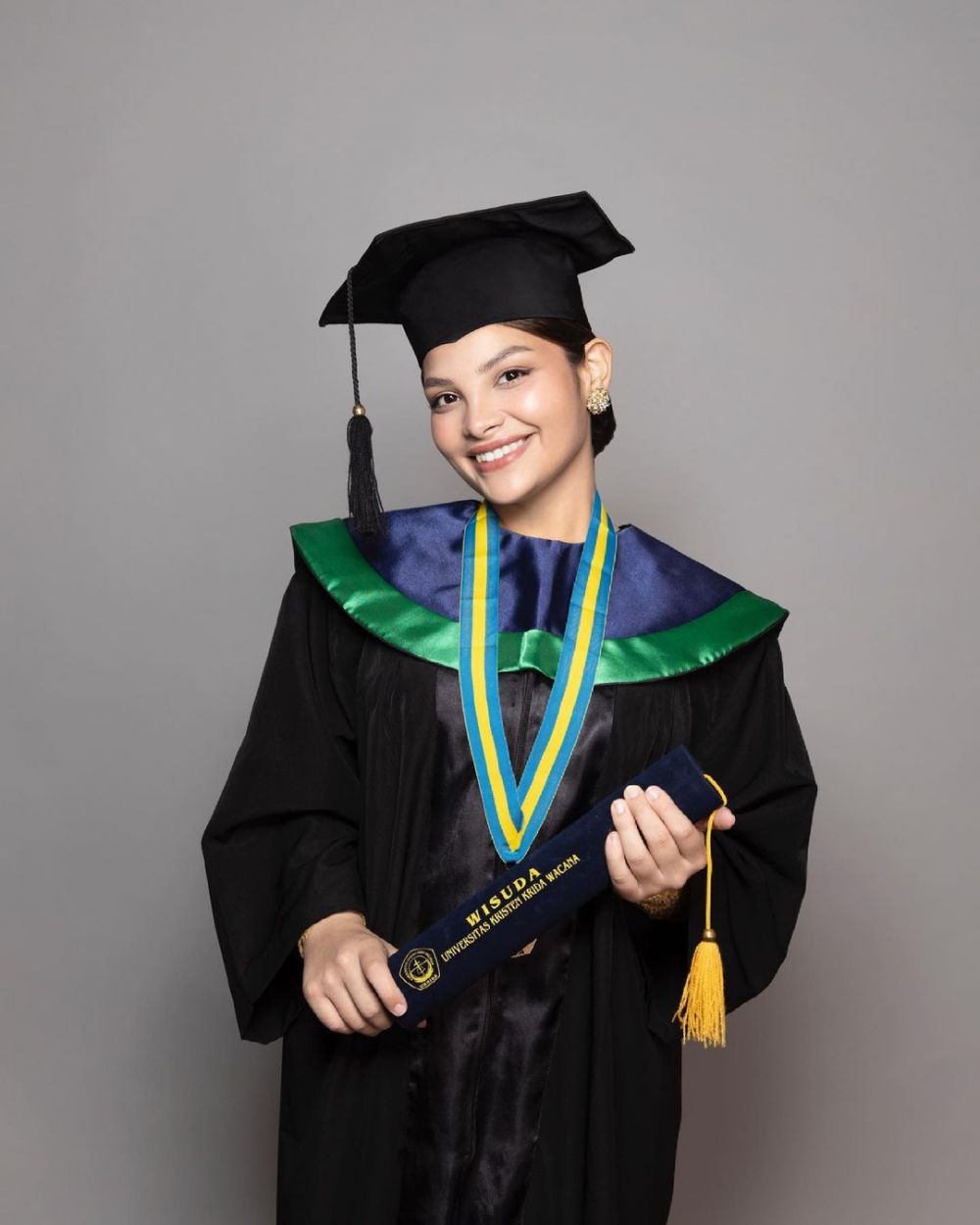 Gaya 8 seleb rayakan wisuda online, Asila Maisa stylish abis