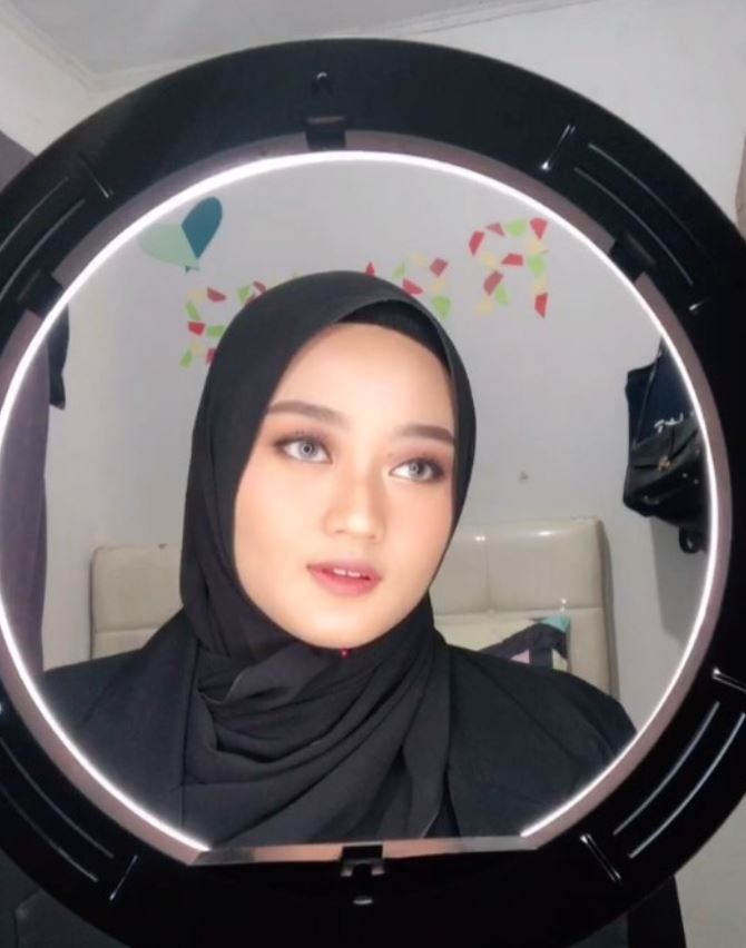 8 Potret terbaru Reyna Fakhira, mahasiswi cantik mirip Dinda Hauw