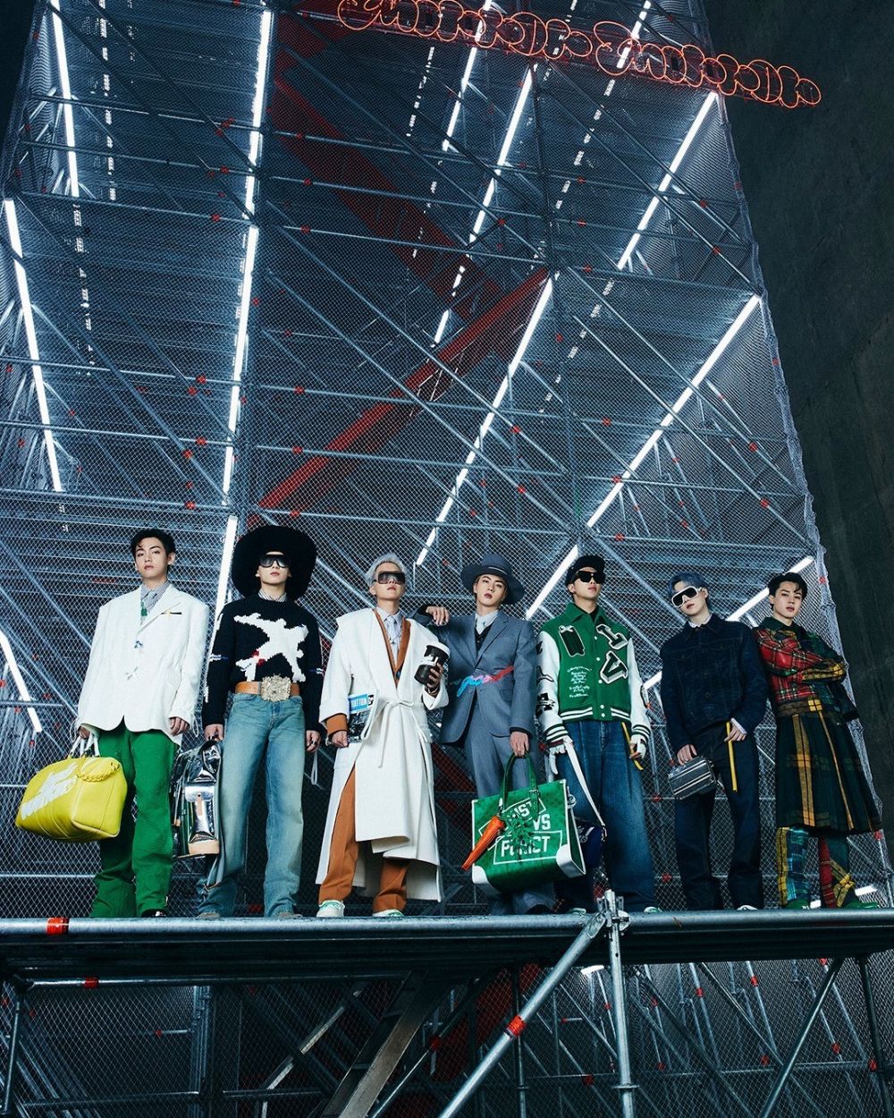 Jadi model catwalk, ini 9 potret BTS pamerkan koleksi Louis Vuitton