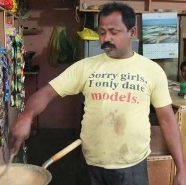 10 Tulisan lucu di baju pedagang ini bikin tepuk jidat