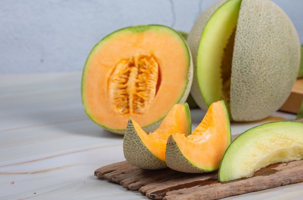 8 Makanan ini bantu redakan demam, cocok disantap usai vaksin