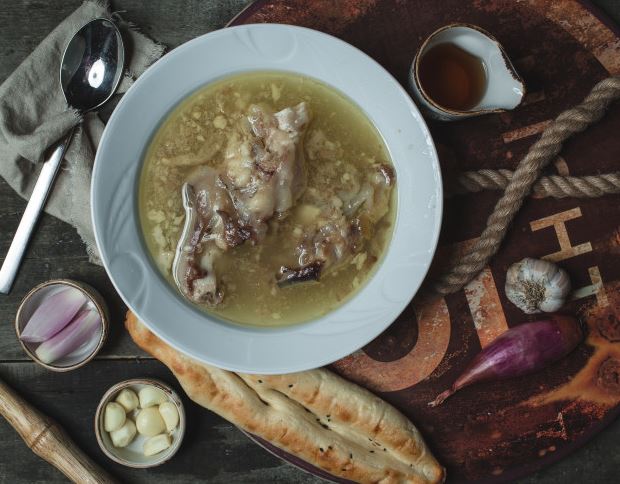 8 Makanan ini bantu redakan demam, cocok disantap usai vaksin
