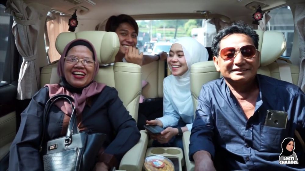 8 Potret Lesty Kejora dan ayah Rizky Billar, penuh kehangatan