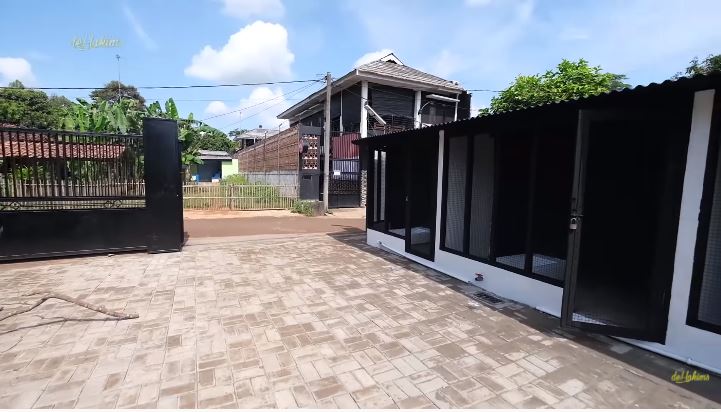 10 Potret kandang hewan Panji Petualang, ubah rumah masa kecil