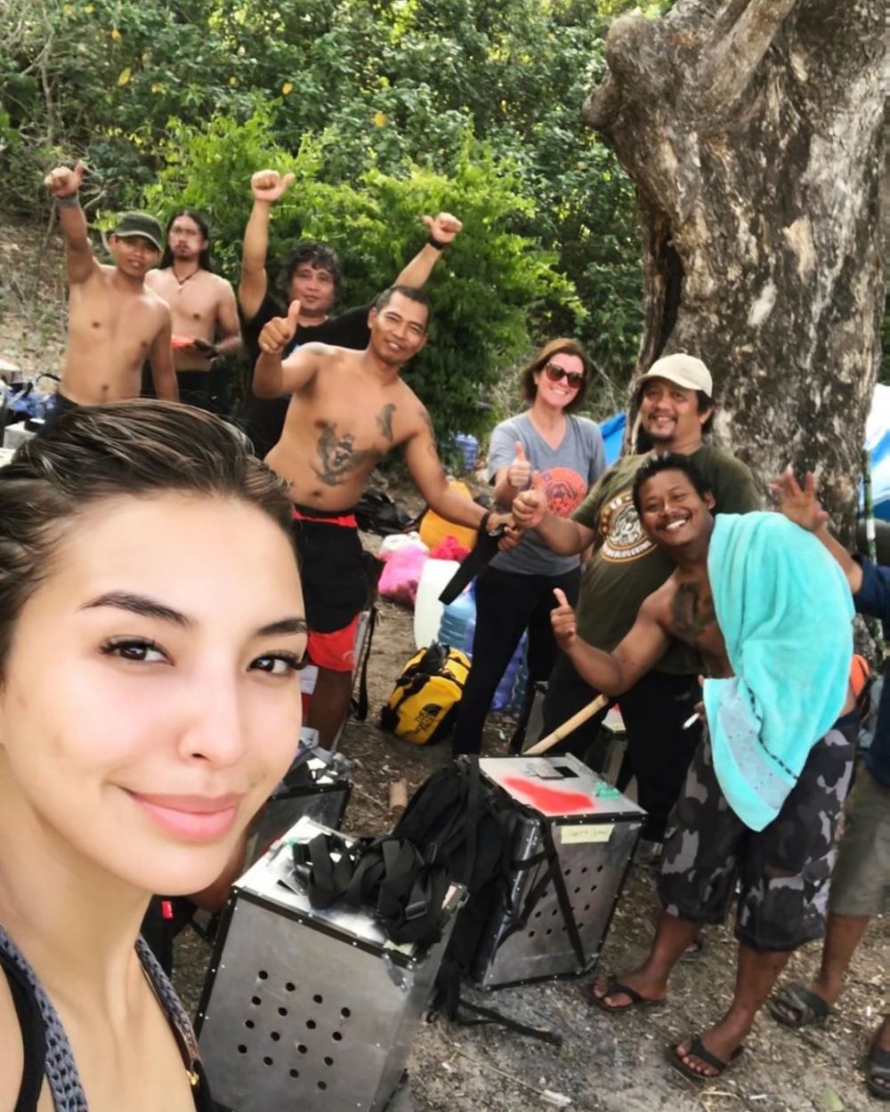 10 Momen Manohara saat jadi aktivis satwa liar, aksinya bikin salut