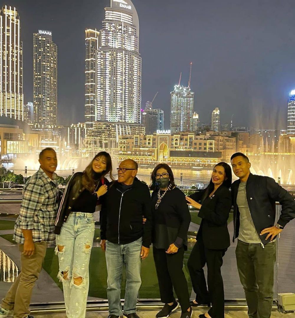 10 Potret Nia Ramadhani dan mertua, penuh kehangatan