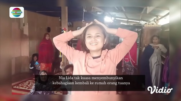 10 Potret rumah Nia LIDA di kampung halaman, sederhana berdinding kayu