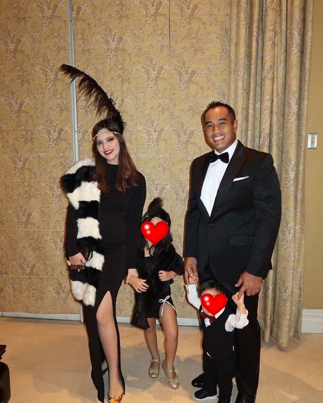 10 Gaya kompak Nia Ramadhani dan Ardi Bakrie pakai baju senada