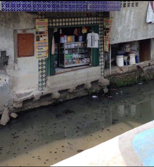 10 Cara lucu simpan barang dagangan ini malah bikin tepuk jidat