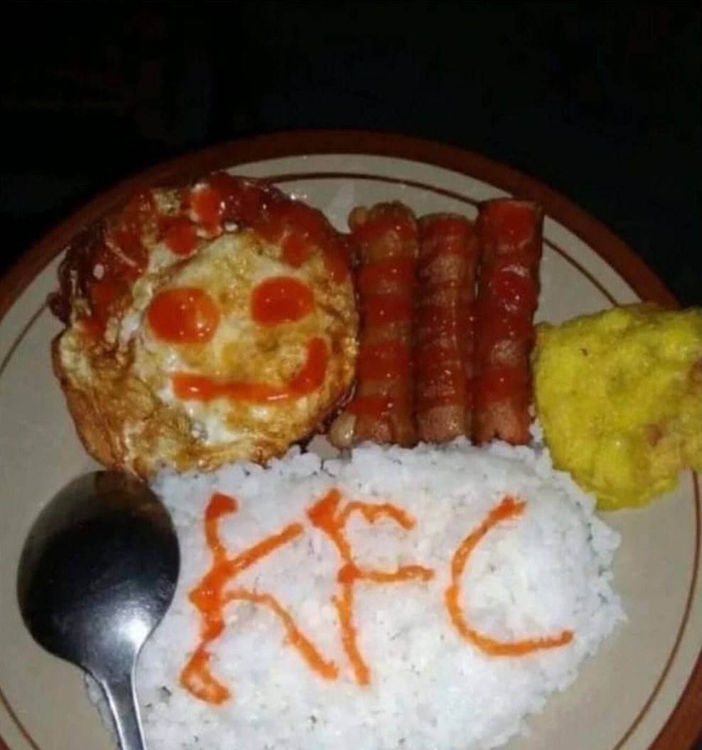 10 Cara lucu makan biar kelihatan 'mewah' ini bikin geleng kepala