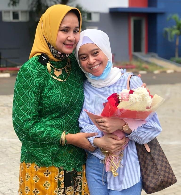 Percaya diri, ini 8 potret Lesty Kejora perlihatkan wajah berjerawat